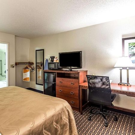 Quality Inn Milwaukee- Брукфілд Екстер'єр фото