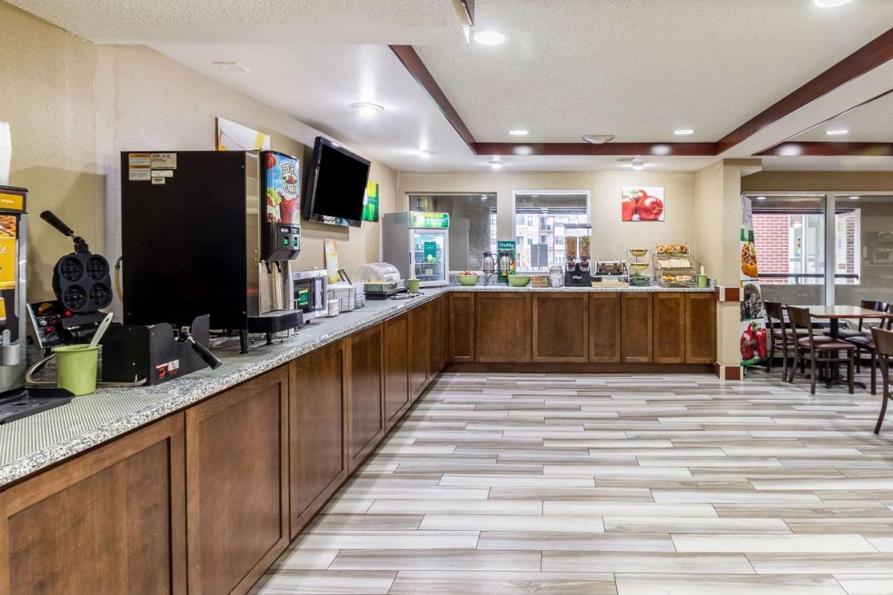Quality Inn Milwaukee- Брукфілд Екстер'єр фото