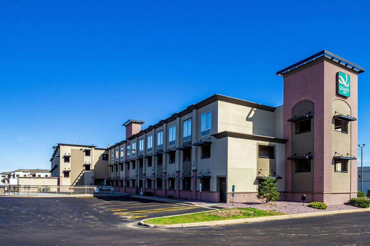 Quality Inn Milwaukee- Брукфілд Екстер'єр фото