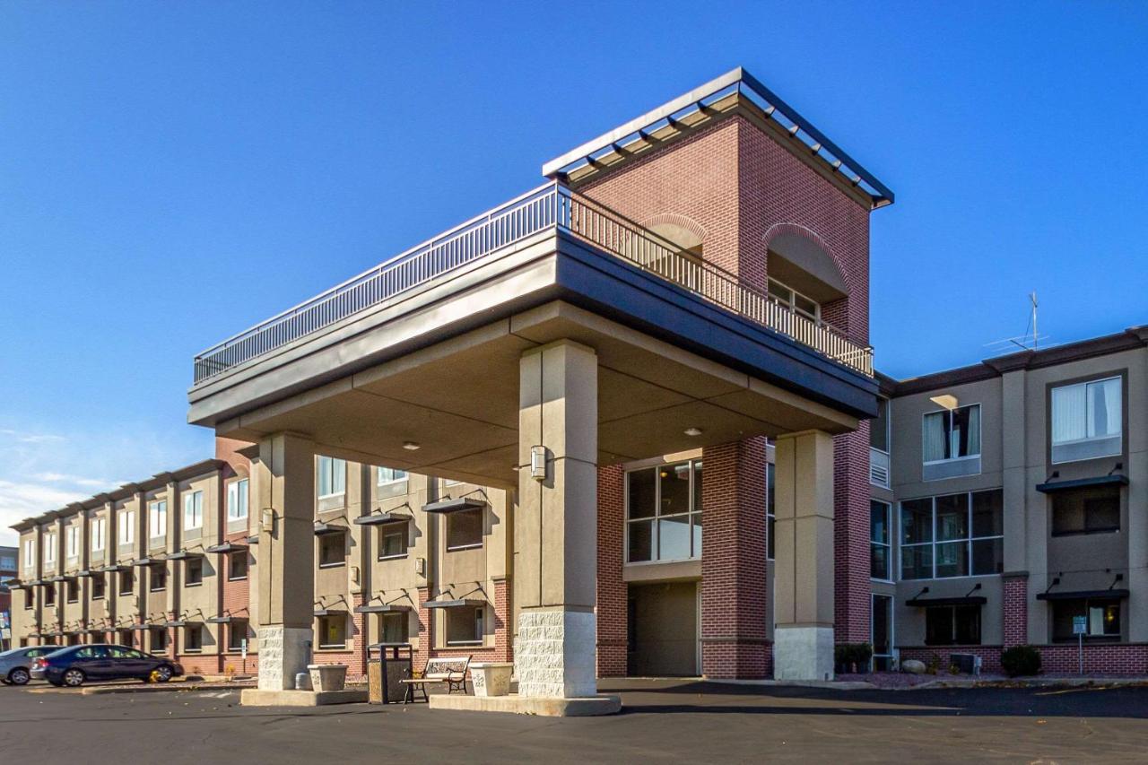 Quality Inn Milwaukee- Брукфілд Екстер'єр фото