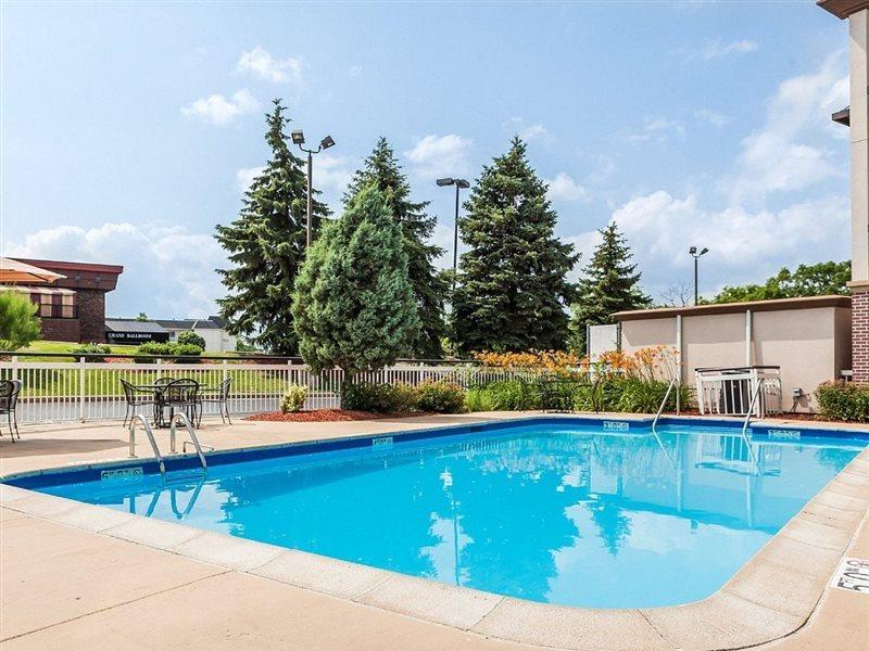 Quality Inn Milwaukee- Брукфілд Екстер'єр фото