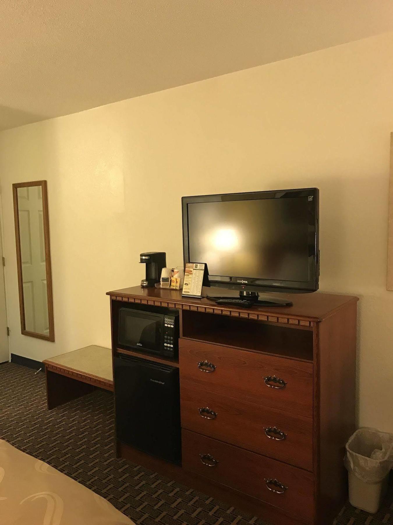 Quality Inn Milwaukee- Брукфілд Екстер'єр фото