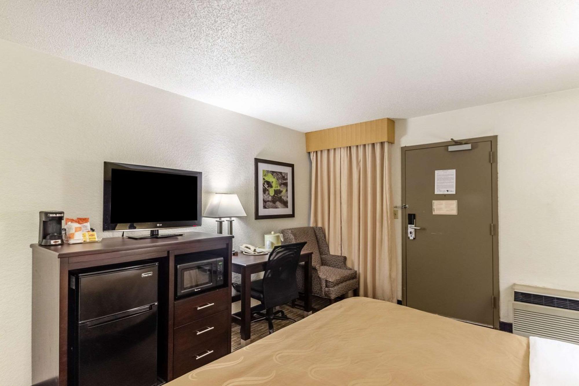 Quality Inn Milwaukee- Брукфілд Екстер'єр фото