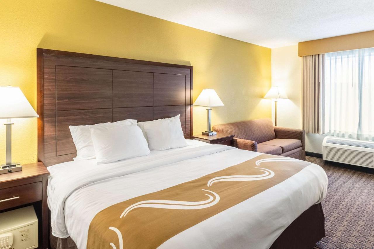 Quality Inn Milwaukee- Брукфілд Екстер'єр фото
