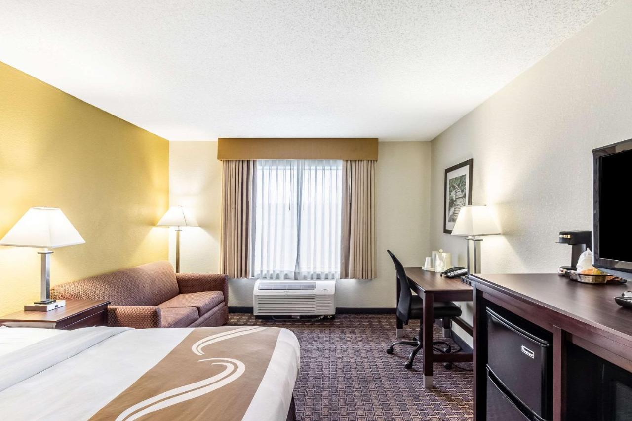 Quality Inn Milwaukee- Брукфілд Екстер'єр фото