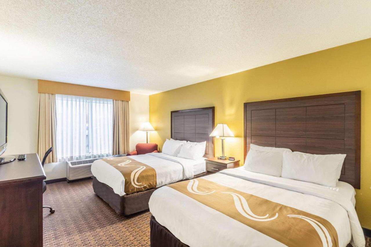 Quality Inn Milwaukee- Брукфілд Екстер'єр фото