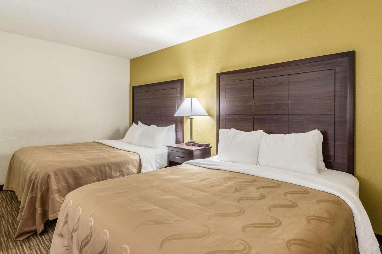 Quality Inn Milwaukee- Брукфілд Екстер'єр фото
