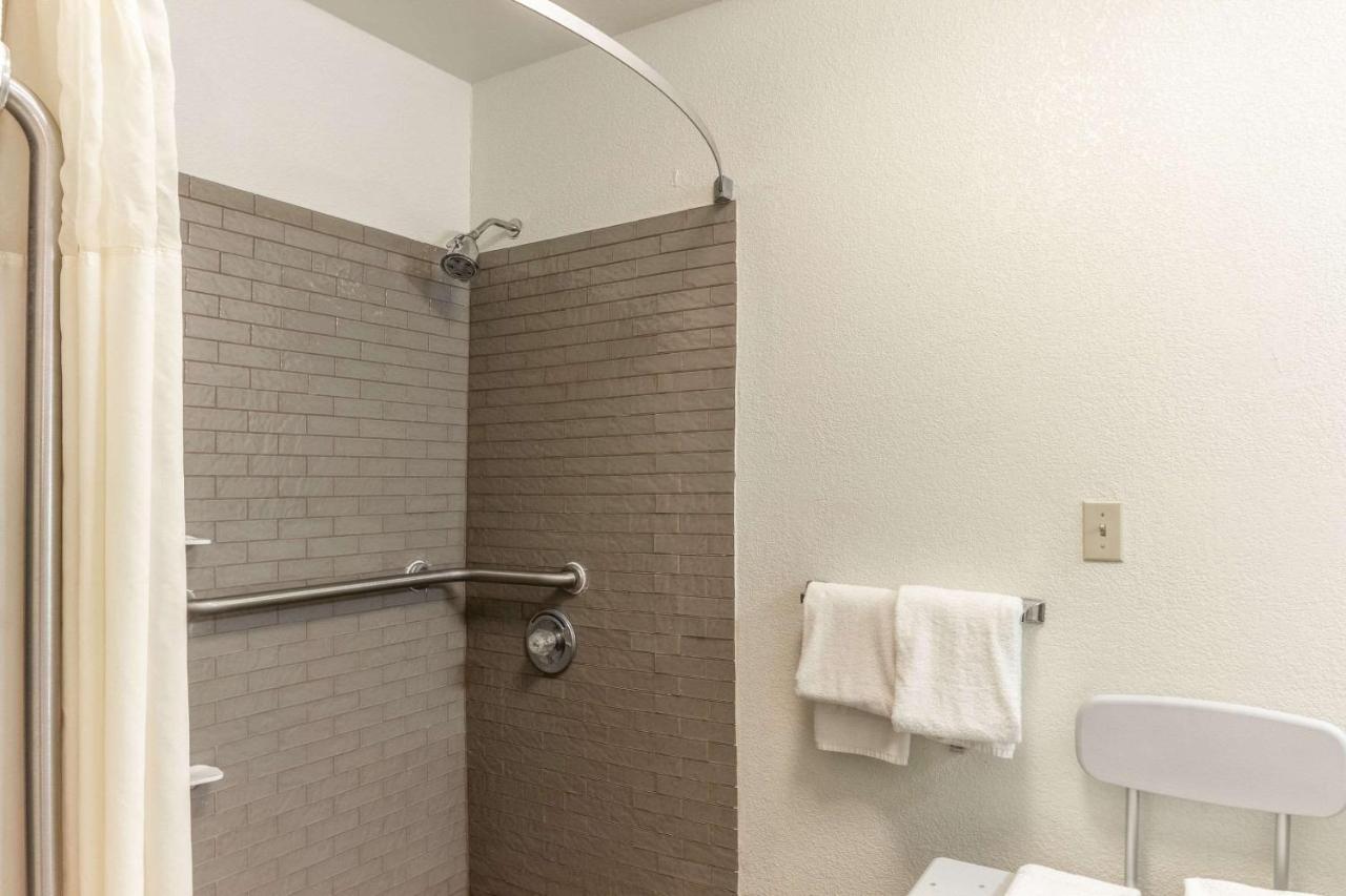 Quality Inn Milwaukee- Брукфілд Екстер'єр фото