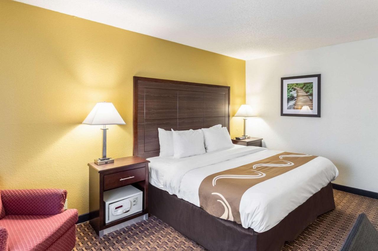 Quality Inn Milwaukee- Брукфілд Екстер'єр фото